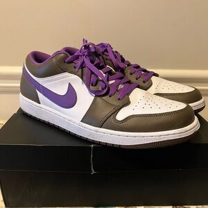 Air Jordan 1 Low
Purple Mocha' 
553558-215
Size 13 
Like New